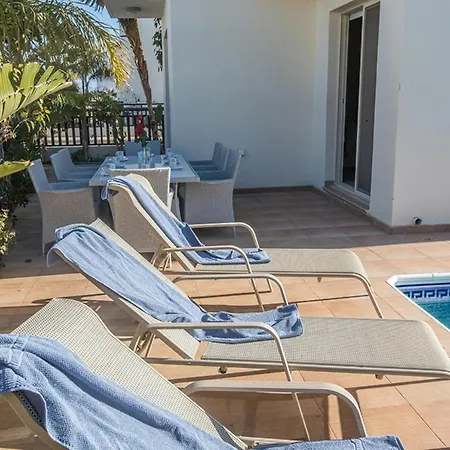 Villa The Ultimate 5 Star Holiday In With Private Pool And Close To The Beach, 1317 *