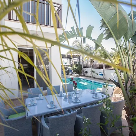 Villa The Ultimate 5 Star Holiday In With Private Pool And Close To The Beach, 1317 Paralimni
